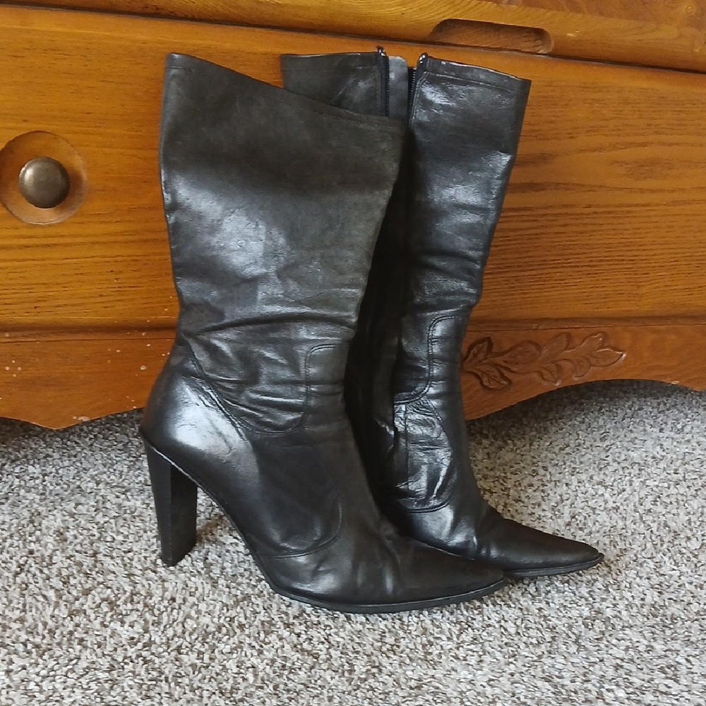 Kenneth Cole Black Pointed-Toe Mid-Calf Heeled Boots